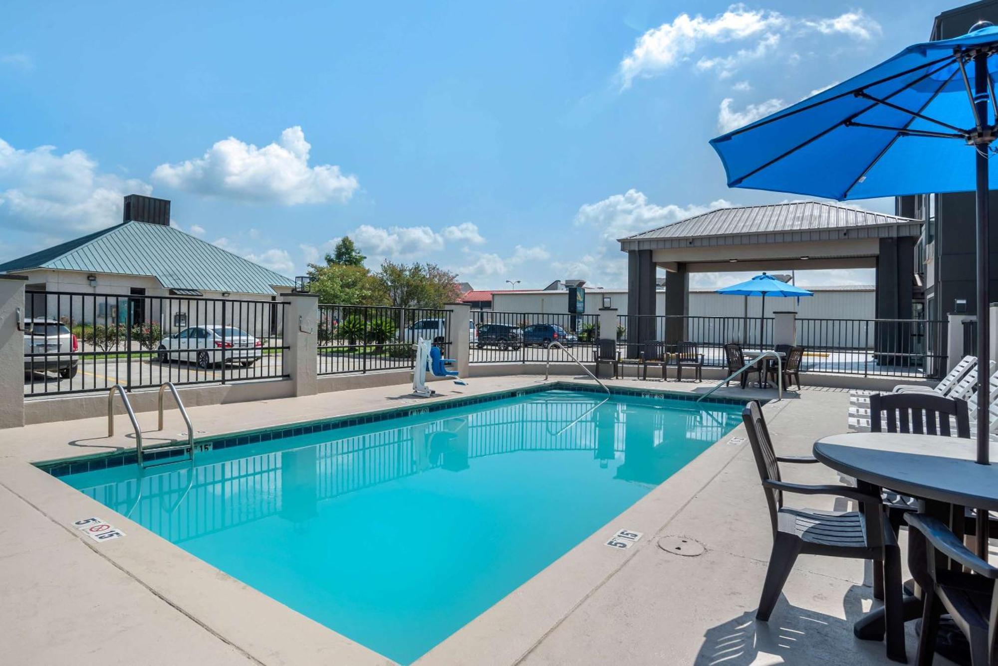 Quality Suites Baton Rouge East - Denham Springs Dış mekan fotoğraf
